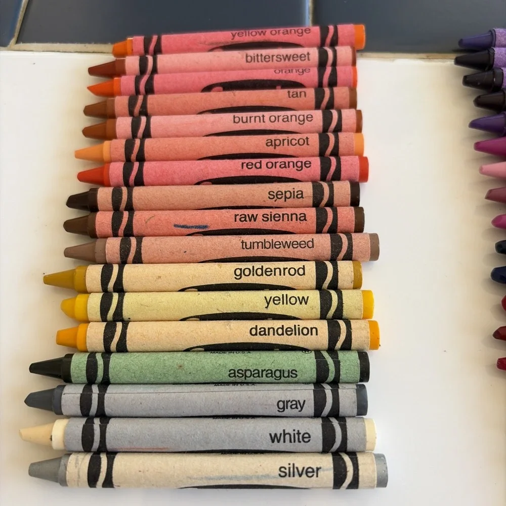 VTG 1997 Crayola Crayons by Binney & Smith Lot of 39 Colors some RARE (D5)